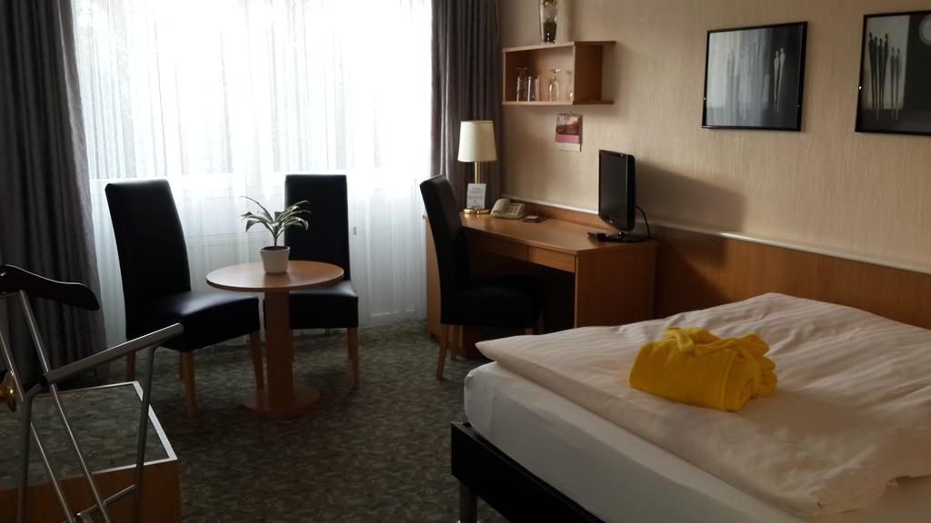 Hotel Am St. Georg Leipzig Room photo